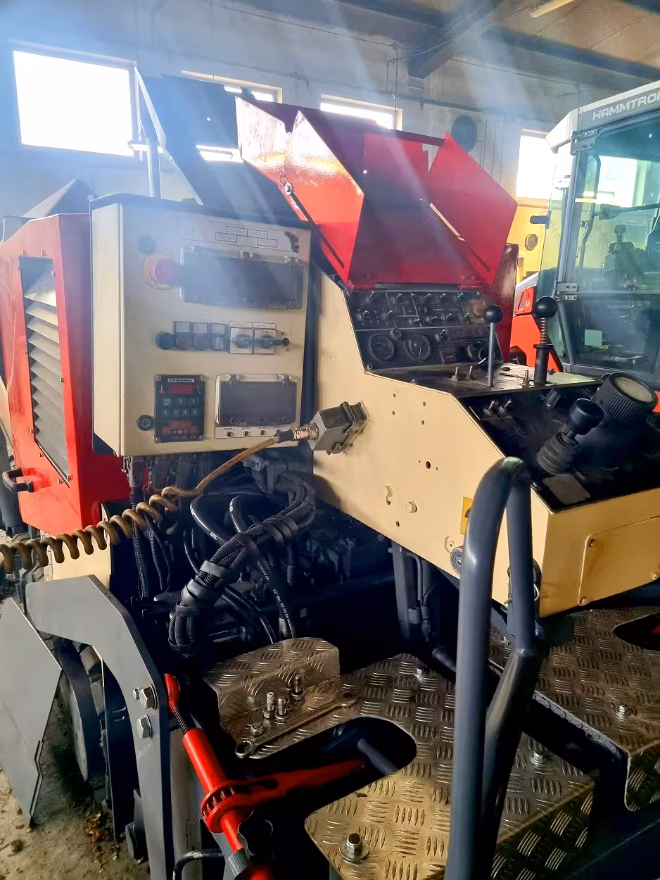 rozkladarka-demag-df-45-cs rozściełacz demag df 45 cs remasz