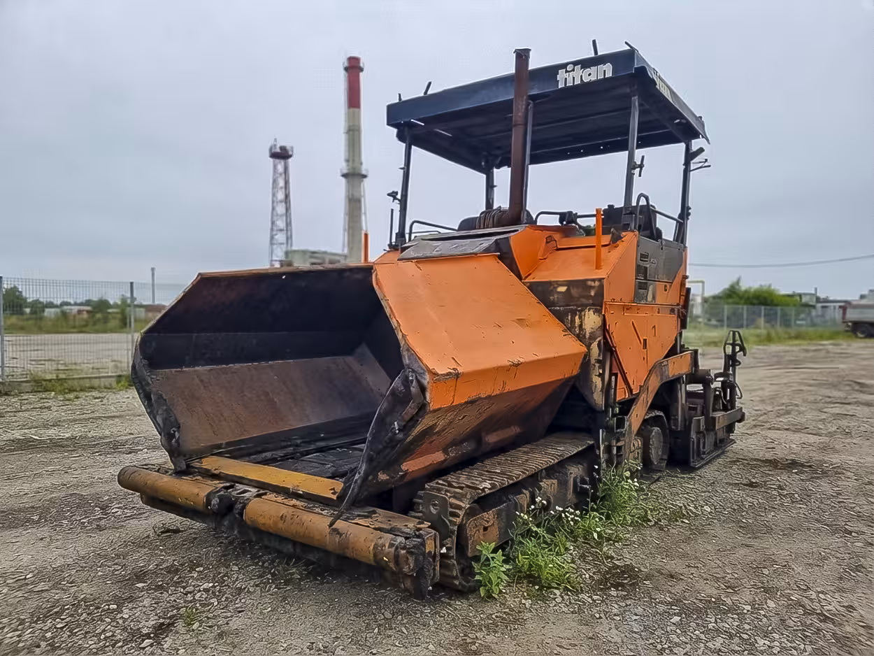rozściełacz asfaltu abg titan 7820 volvo